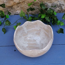 Charger l'image dans la galerie, Saladier en grès émaillé blanc