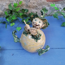 Charger l'image dans la galerie, Lutin de Jardin avec un Livre Papillon