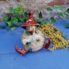 Charger l'image dans la galerie, Lutin de Jardin avec un Chapeau Rouge