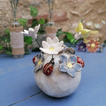 Charger l'image dans la galerie, Pique-Fleurs Floral Trois Coccinelles