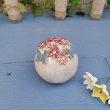 Charger l'image dans la galerie, Pique-Fleurs Floral avec Papillons Bleus