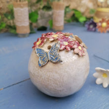 Charger l'image dans la galerie, Pique-Fleurs Floral avec Papillons Bleus