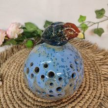 Charger l'image dans la galerie, Lampe ou Photophore en grès orné d'un Oiseau Multicolore