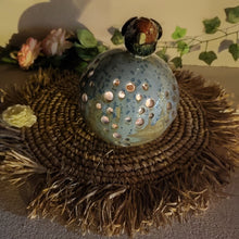 Charger l'image dans la galerie, Lampe ou Photophore en grès orné d'un Oiseau Multicolore