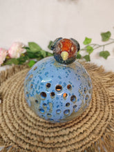 Charger l'image dans la galerie, Lampe ou Photophore en grès orné d'un Oiseau Multicolore