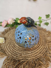 Charger l'image dans la galerie, Lampe ou Photophore en grès orné d'un Oiseau Multicolore