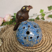 Charger l'image dans la galerie, Photophore en grès orné d'un Oiseau Noir
