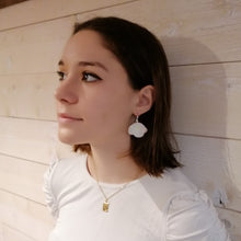 Charger l'image dans la galerie, Boucles d'Oreilles Poppy Blanches