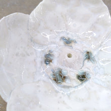 Charger l'image dans la galerie, Porte-encens Floral Nacré