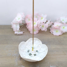 Charger l'image dans la galerie, Porte-encens Floral Nacré