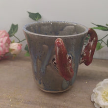 Charger l'image dans la galerie, Tasse Lutin Chaussons Rouges