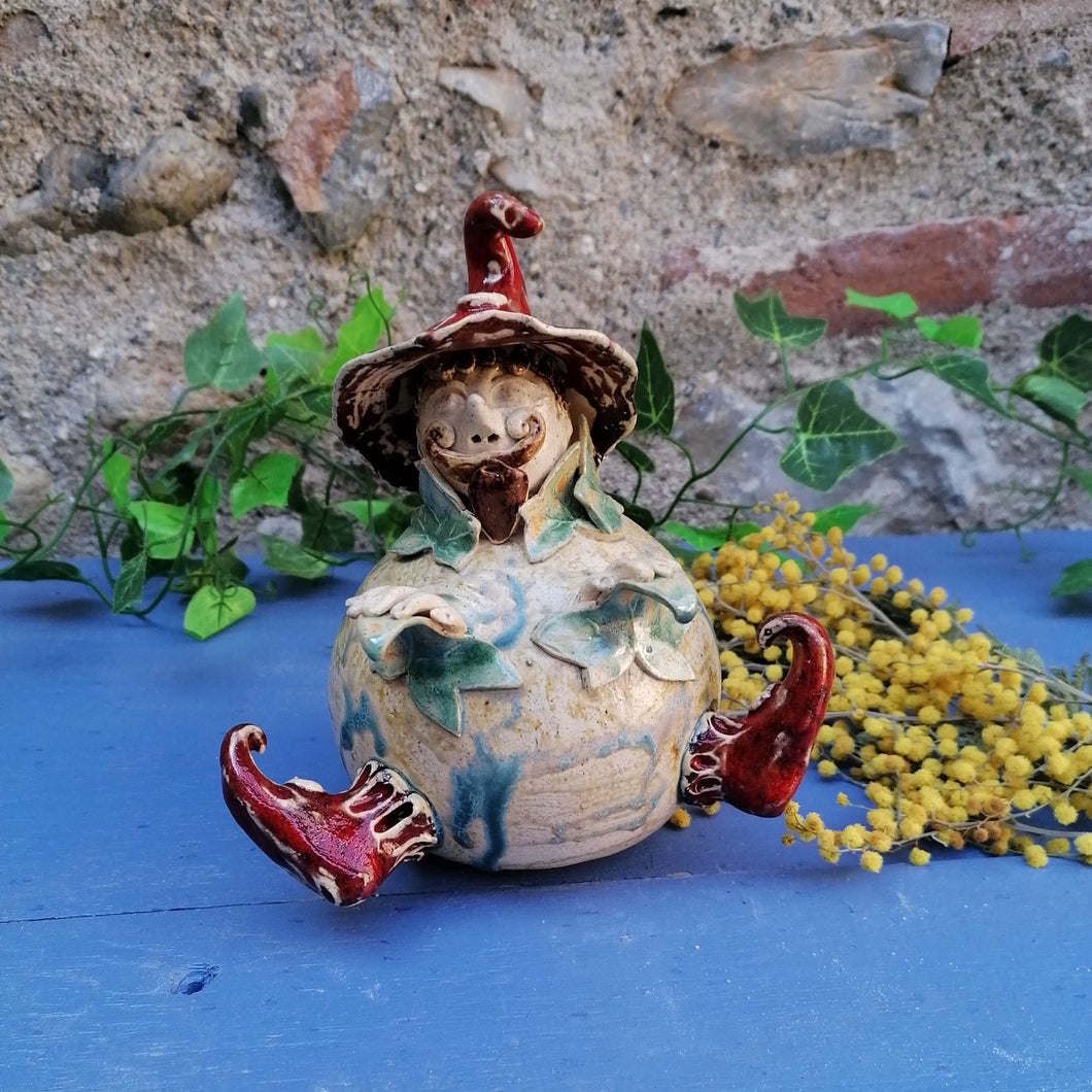 Lutin de Jardin avec un Chapeau Rouge