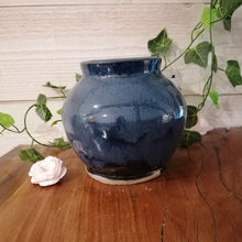 Charger l&#39;image dans la galerie, Vase Rond Bleu Profond
